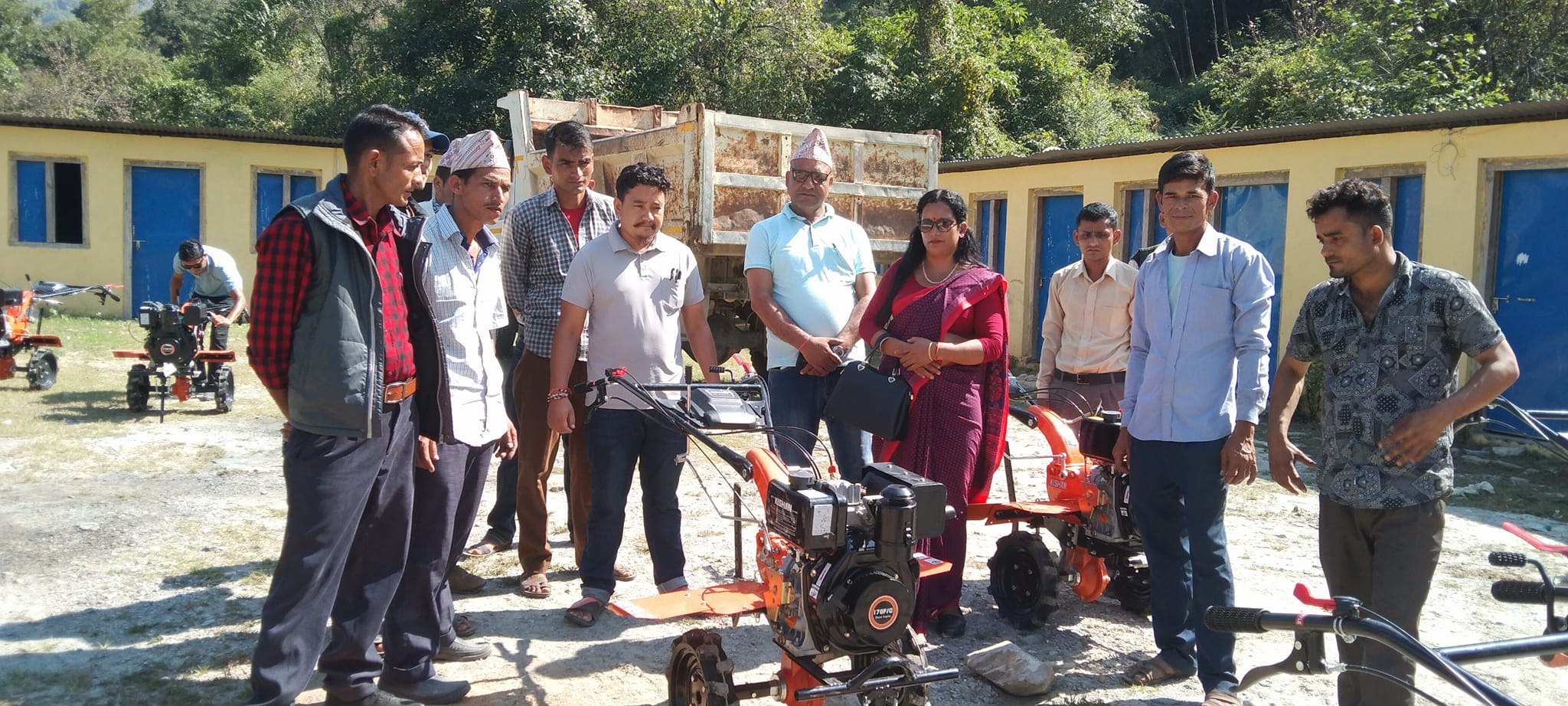 बैतडीको पुर्चौंडीले वितरण गर्यो हाते ट्याक्टर र मकै छिल्ने मेसिन 